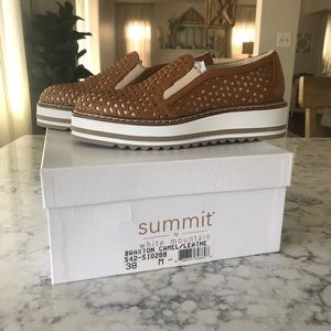 NEW W/ BOX White Mountain Leather Platform Slip-On